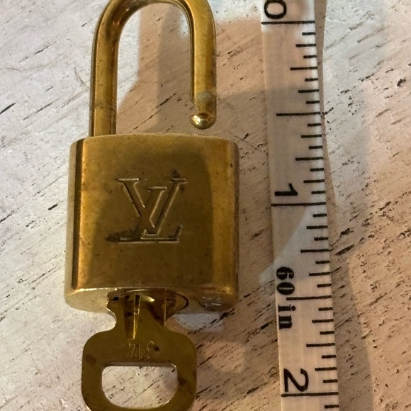 🇫🇷 #314 Louis Vuitton Brass Padlock with Key #314 - Picture 7 of 8